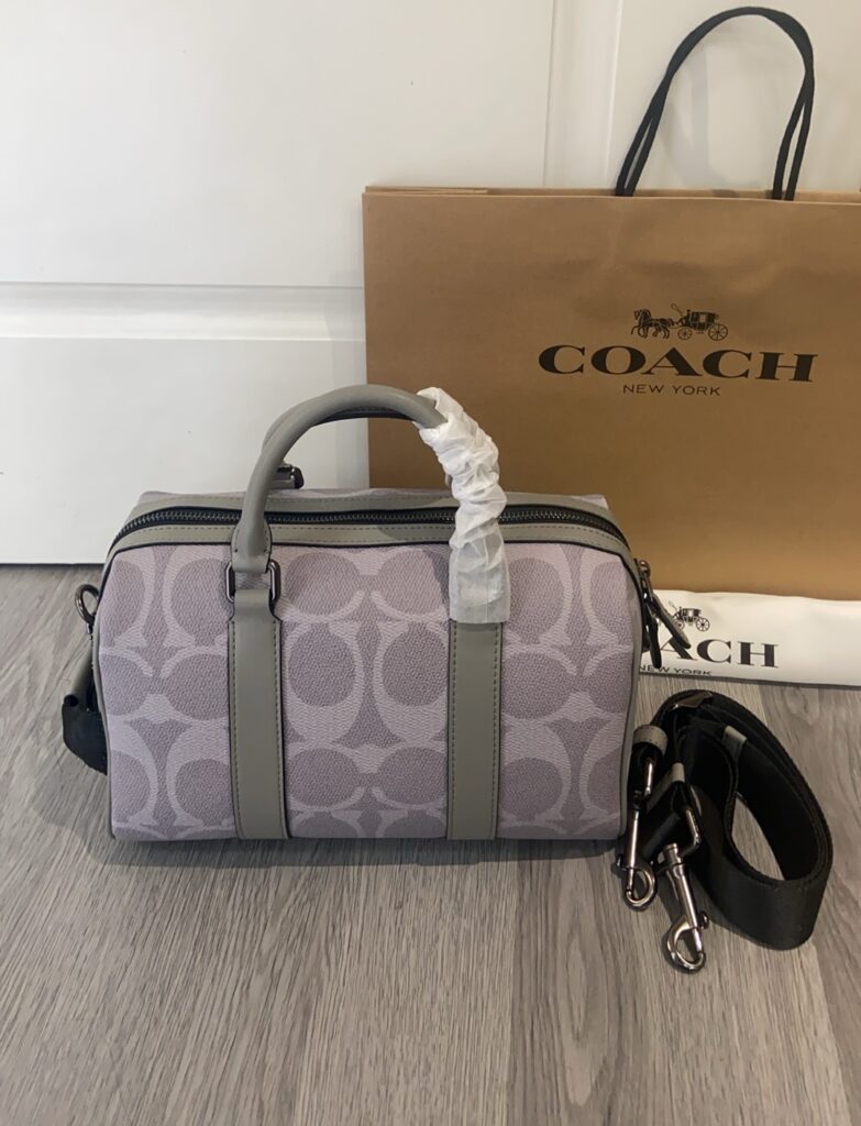 Bolsa bau cinza com patches 3
