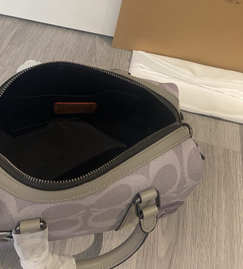 Bolsa bau cinza com patches 8