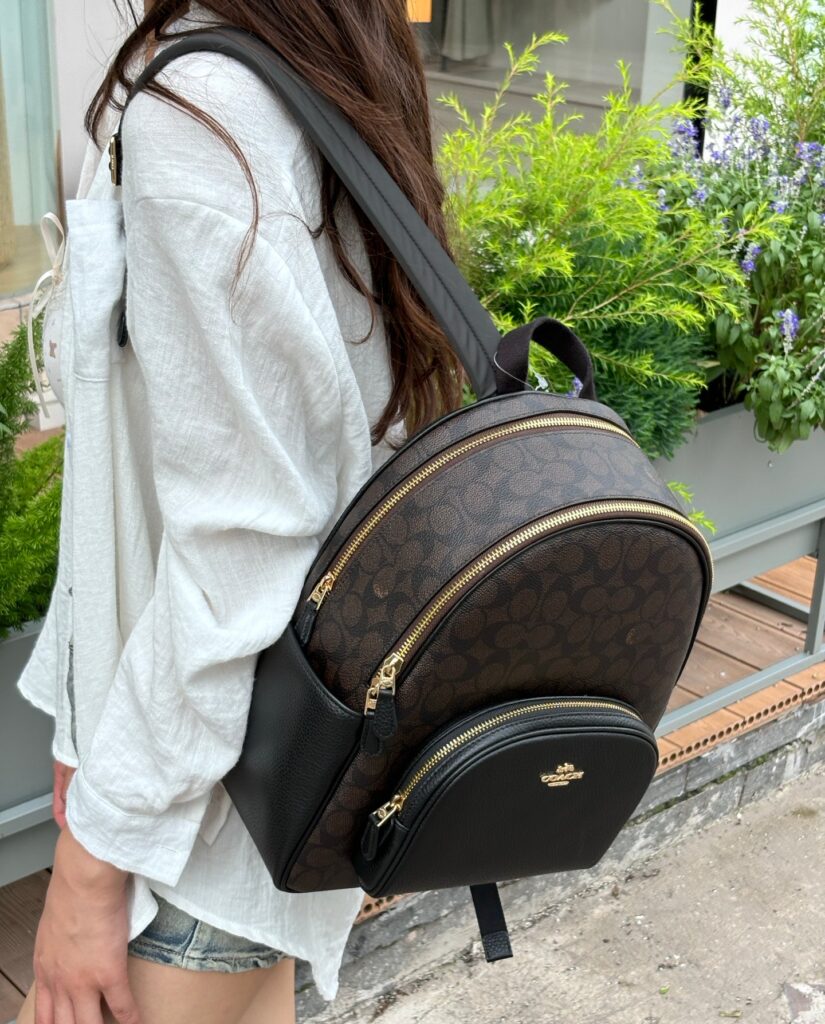 Mochila pequena urbana com opcoes de cor 4