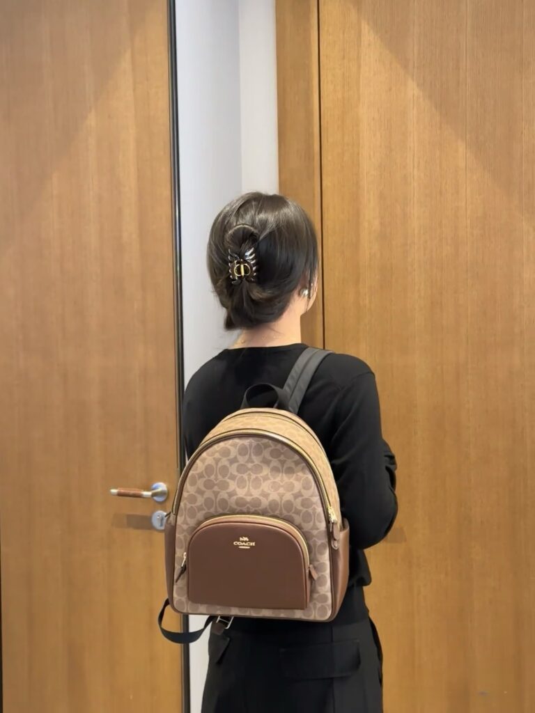 Mochila pequena urbana com opcoes de cor 10