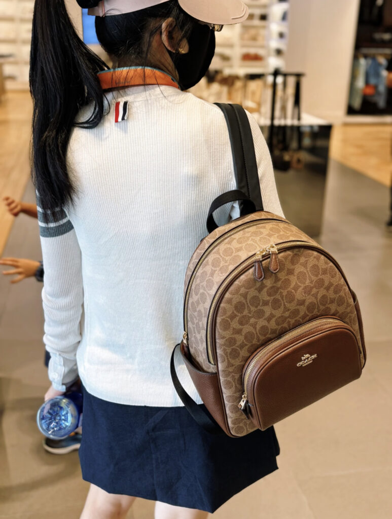 Mochila pequena urbana com opcoes de cor 13