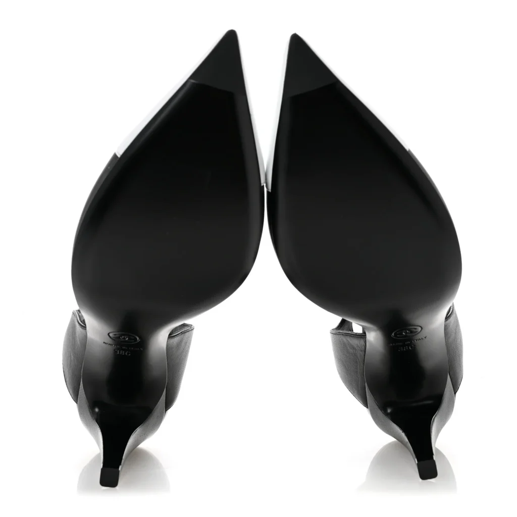 Mary Jane Chanel Métiers d’art 2026 preto e branco 7