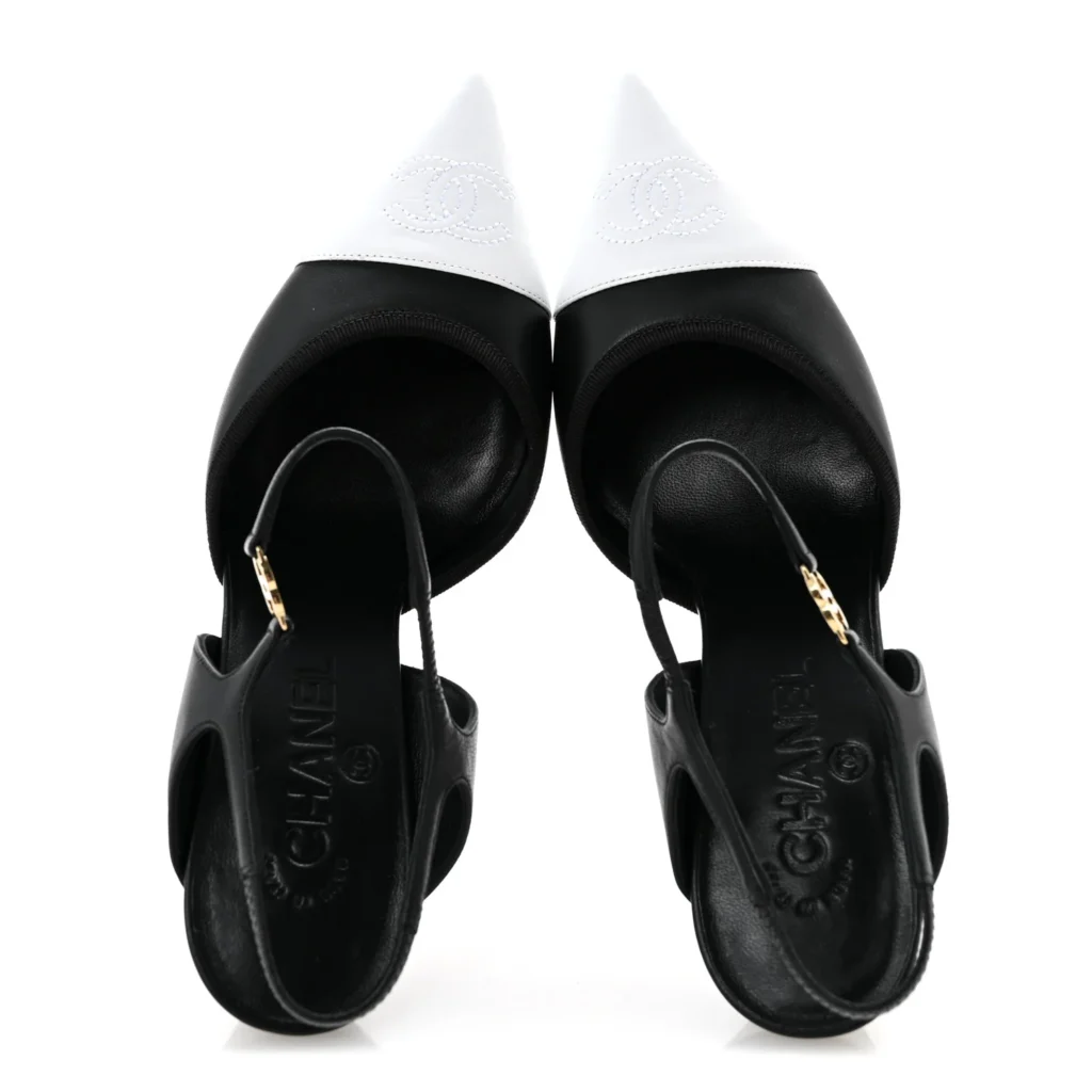 Mary Jane Chanel Métiers d’art 2026 preto e branco 4