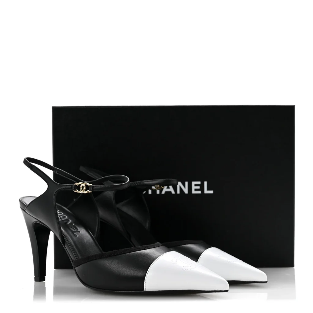 Mary Jane Chanel Métiers d’art 2026 preto e branco 5