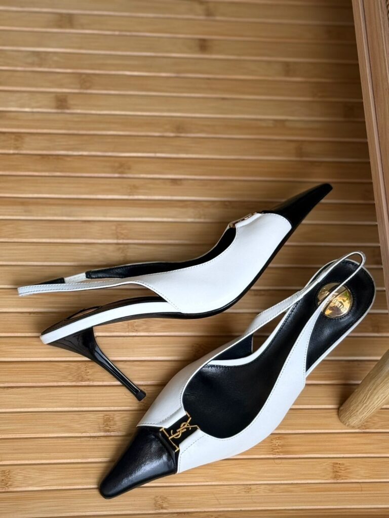 Slingback YSL bicolor preto e branco de bico fino 4