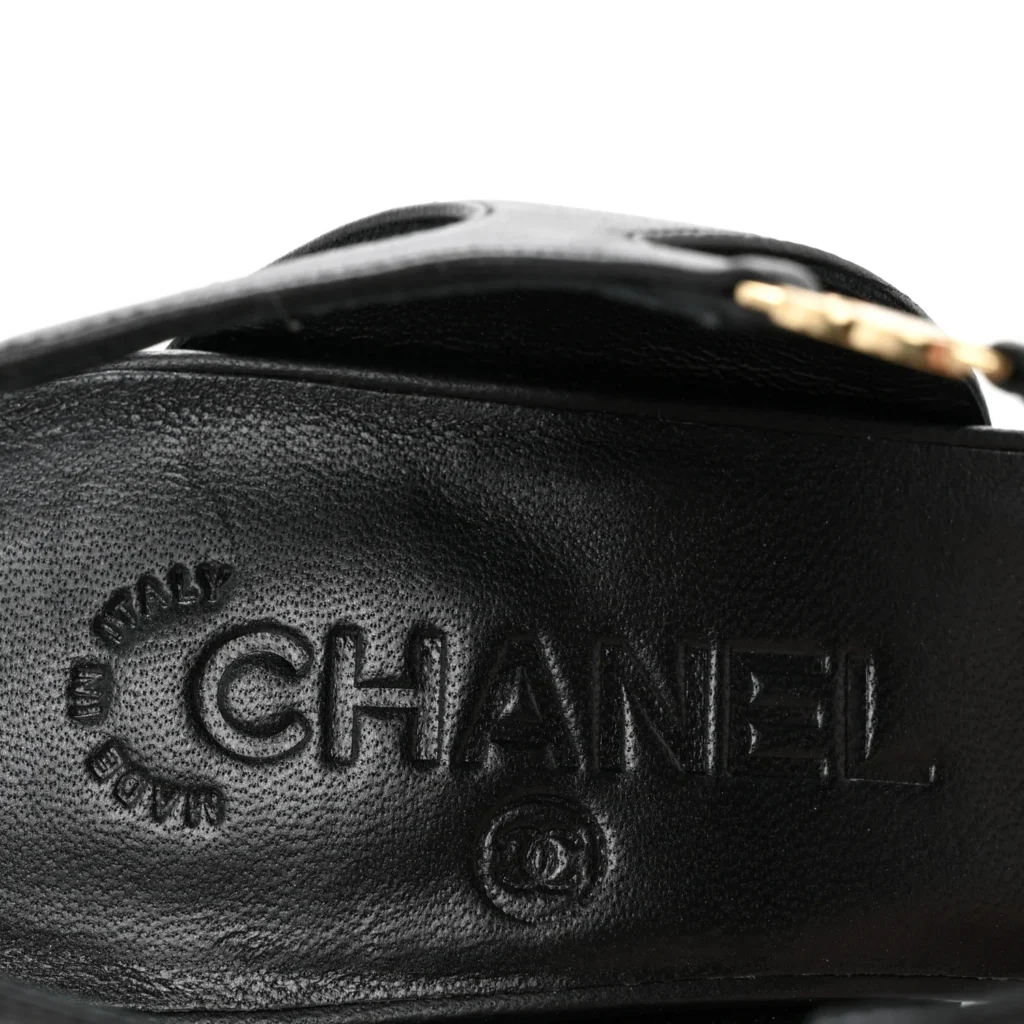 Mary Jane Chanel Métiers d’art 2026 preto e branco 9