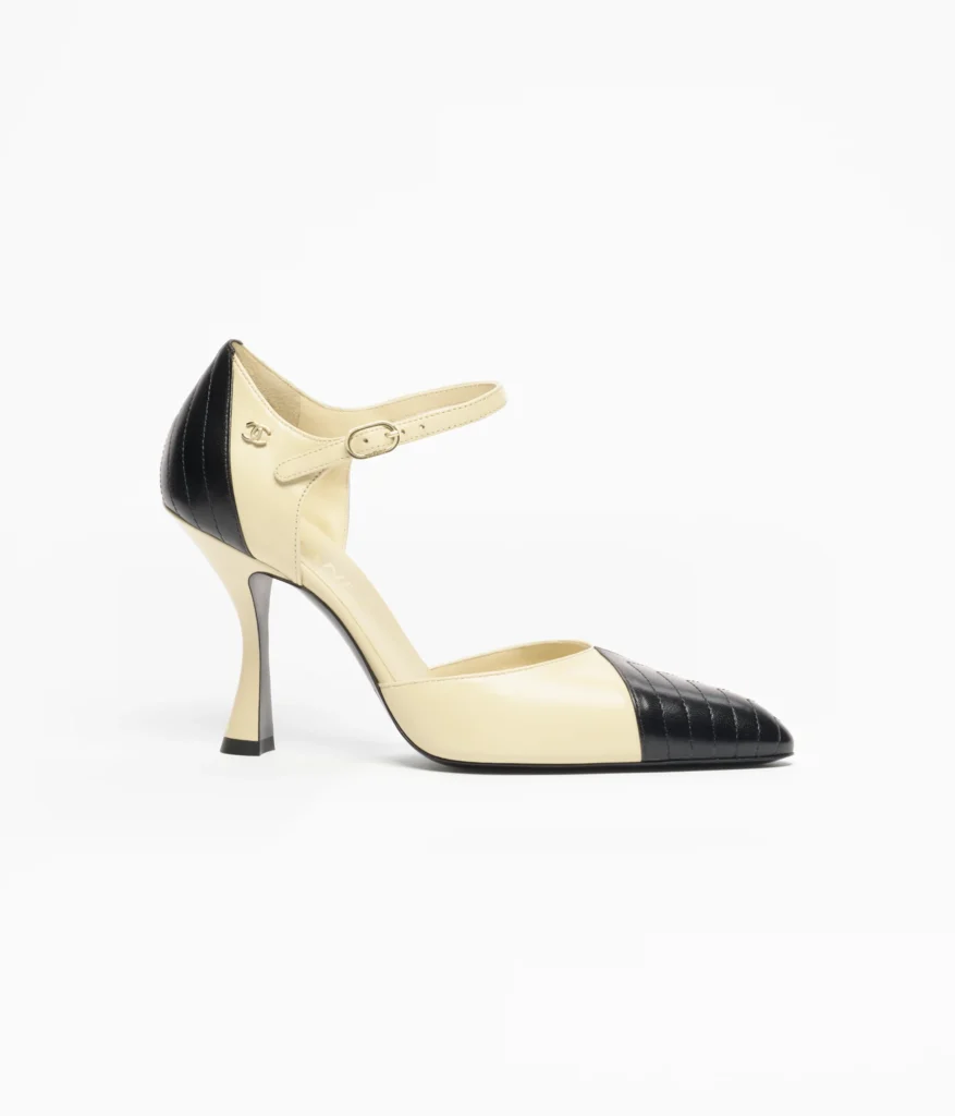 Mary Jane Chanel Métiers d’art 2026 preto e branco 12