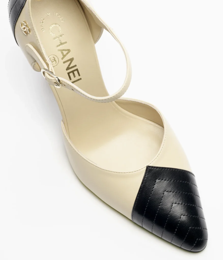 Mary Jane Chanel Métiers d’art 2026 preto e branco 13