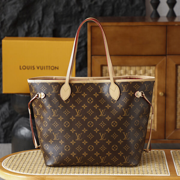 Bolsa Neverfull MM Monogram com interior vermelho cereja 1