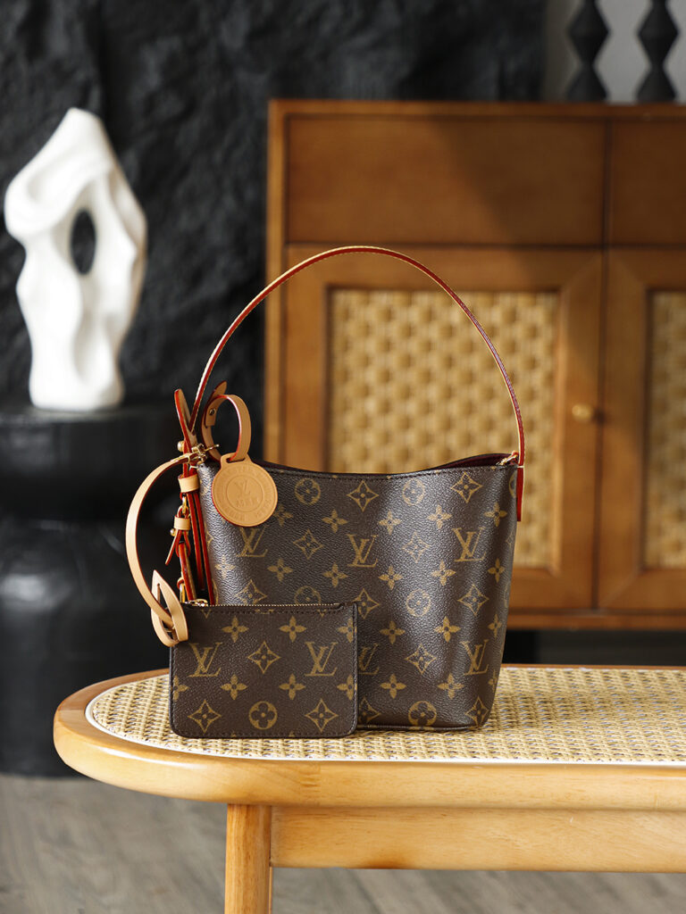 Bolsa All In BB bucket em canvas Monogram 1