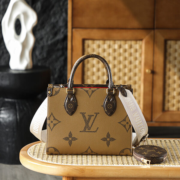Bolsa Onthego PM em canvas Monogram Reverse 1