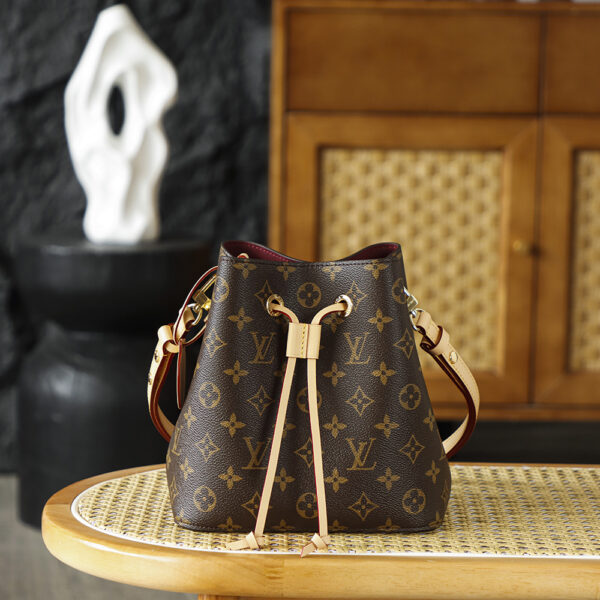 Bolsa Noe BB bucket em canvas Monogram 1