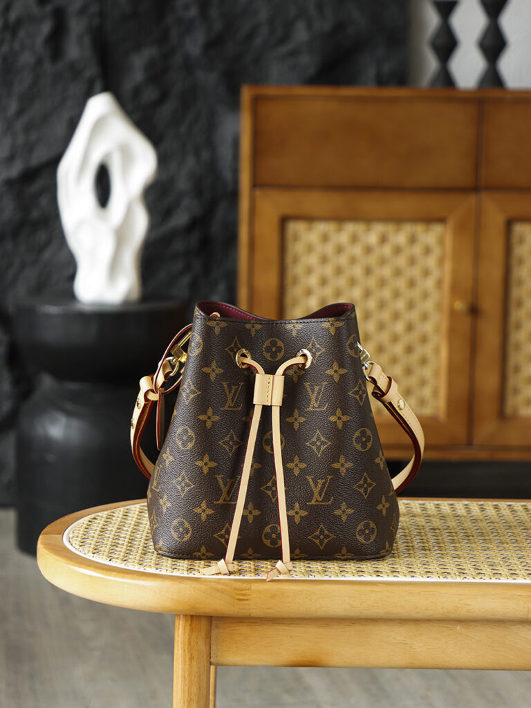 Bolsa Noe BB bucket em canvas Monogram 1