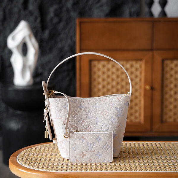 Bolsa All In BB Dream em couro Monogram Empreinte 1