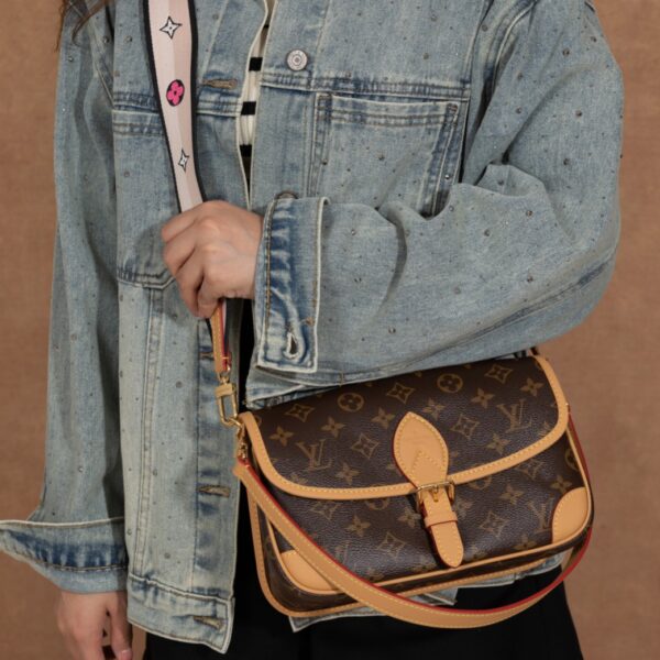 Bolsa Diane PM em canvas Monogram 1
