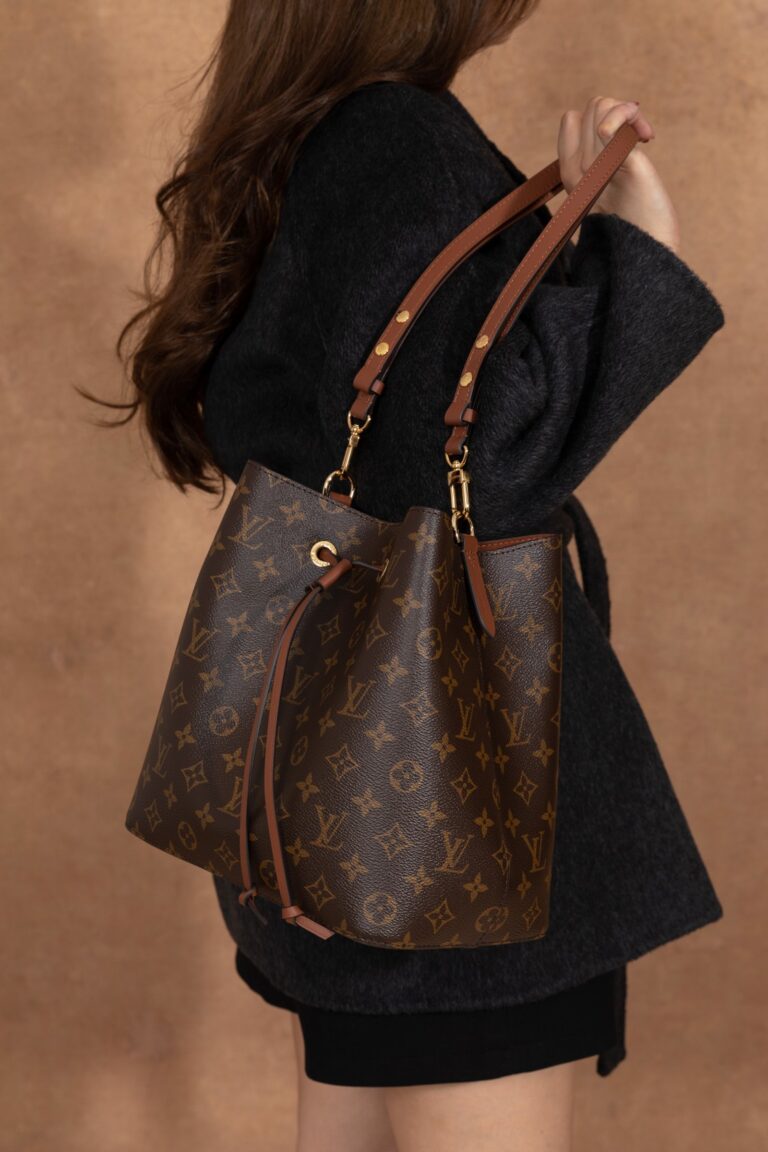 Bolsa Neonoe bucket em canvas Monogram 1
