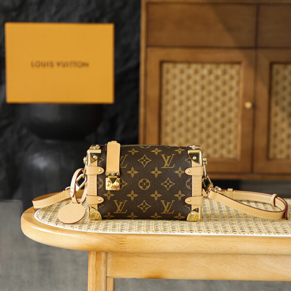 Bolsa Mini Soft Trunk em canvas Monogram 1