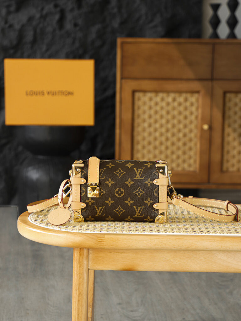 Bolsa Mini Soft Trunk em canvas Monogram 1