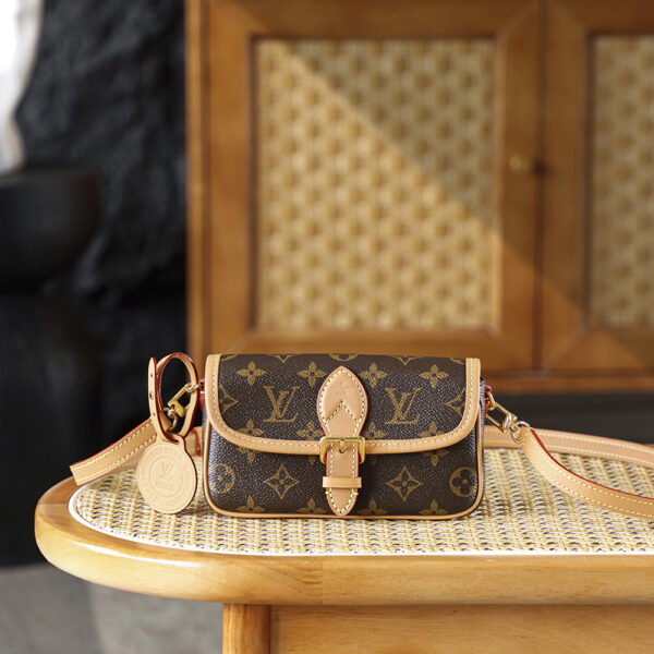 Bolsa Nano Diane em canvas Monogram 1