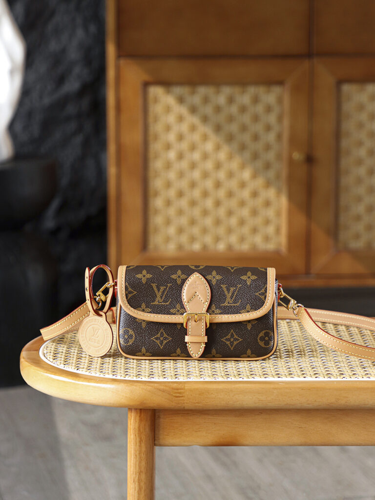 Bolsa Nano Diane em canvas Monogram 1