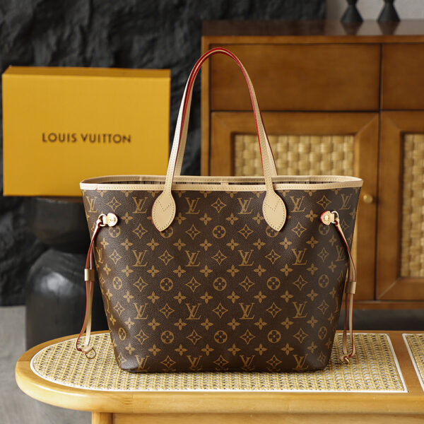 Bolsa Neverfull MM Monogram com interior bege 1