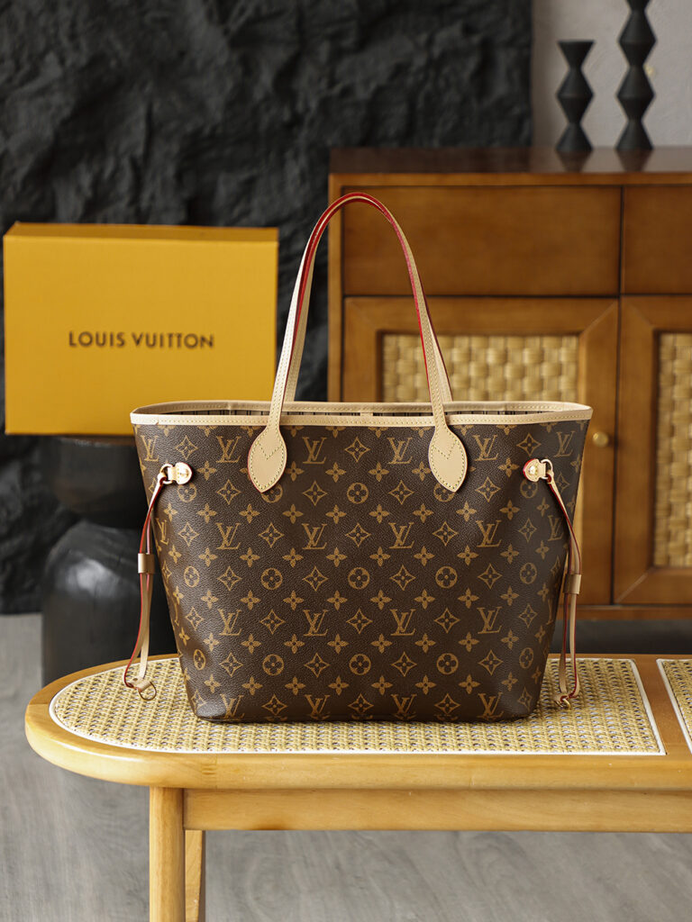 Bolsa Neverfull MM Monogram com interior bege 1