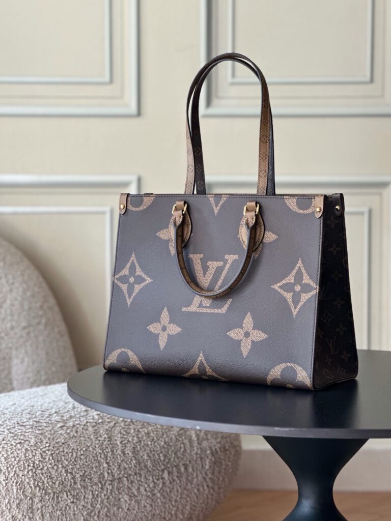 Bolsa Onthego MM em canvas Monogram Reverse 2