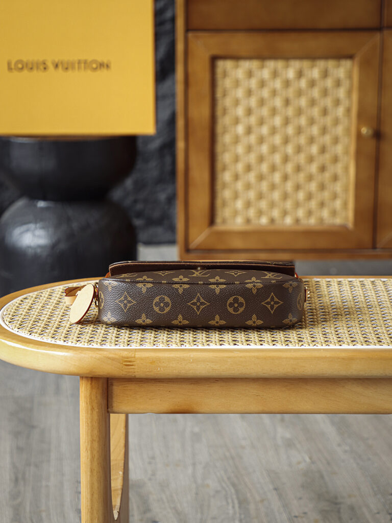 Bolsa Wallet on Chain Ivy em canvas Monogram 2