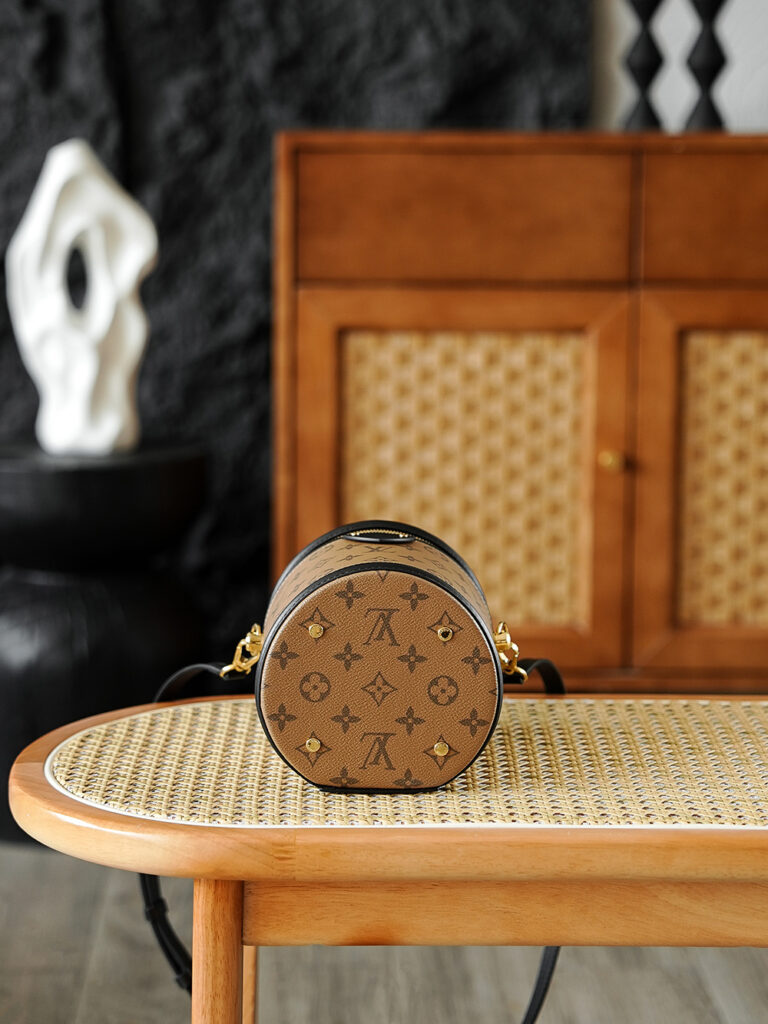 Bolsa Cannes cilindrica em canvas Monogram Reverse 2