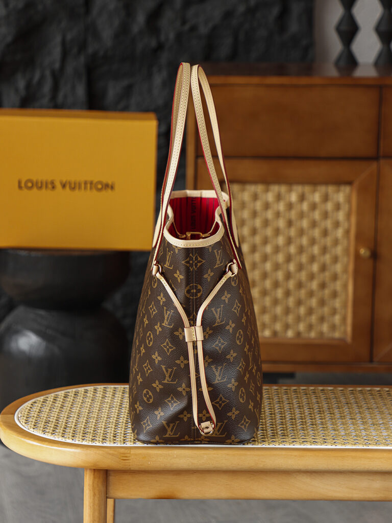 Bolsa Neverfull MM Monogram com interior vermelho cereja 3