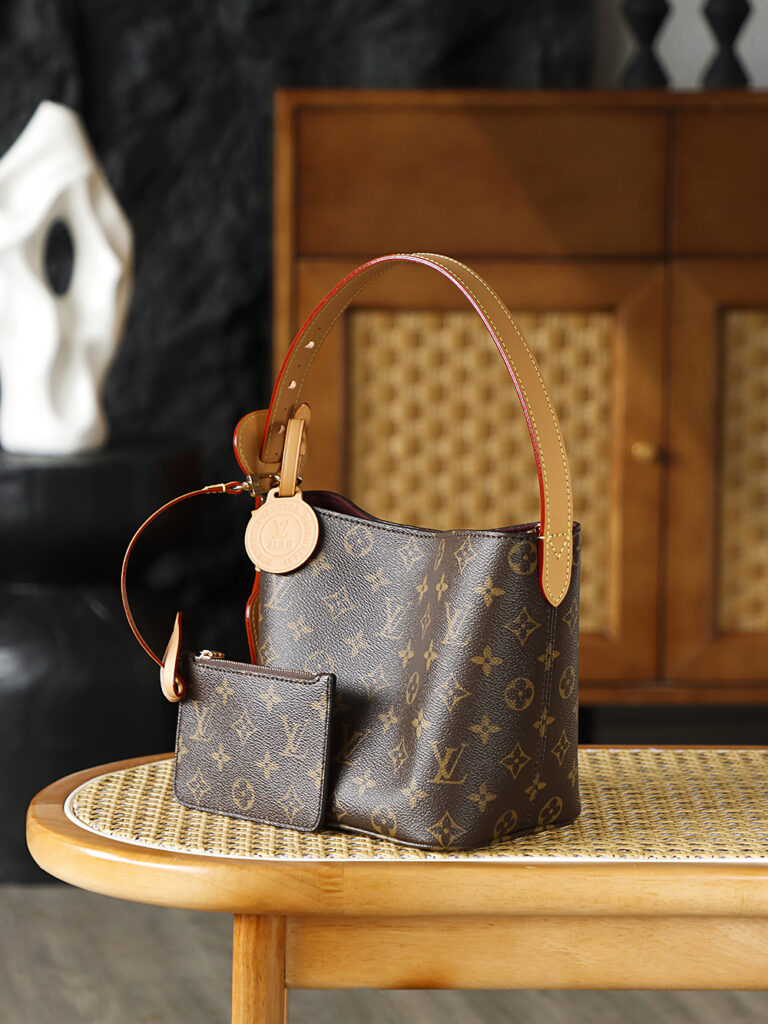 Bolsa All In BB bucket em canvas Monogram 3