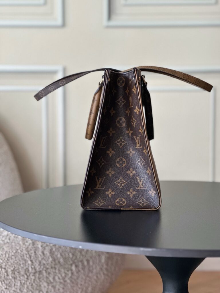 Bolsa Onthego MM em canvas Monogram Reverse 3