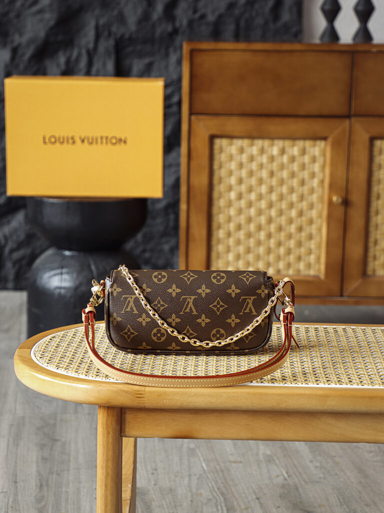 Bolsa Wallet on Chain Ivy em canvas Monogram 3