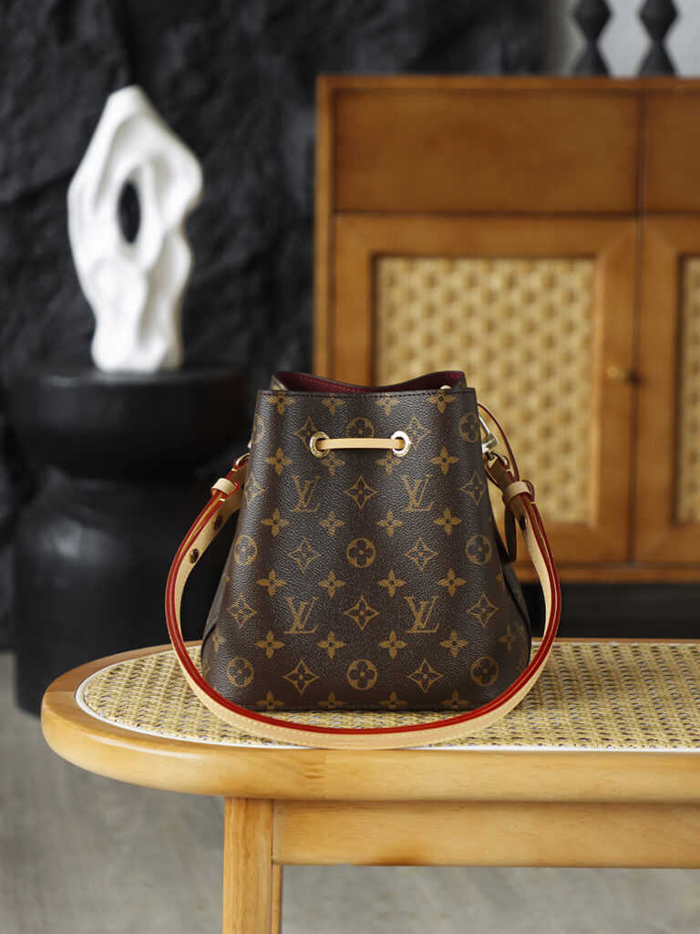 Bolsa Noe BB bucket em canvas Monogram 3