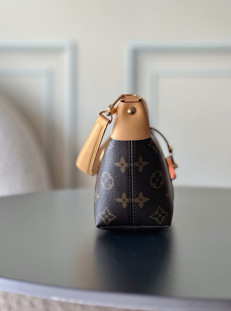 Bolsa Pochette Mia em canvas Monogram 3