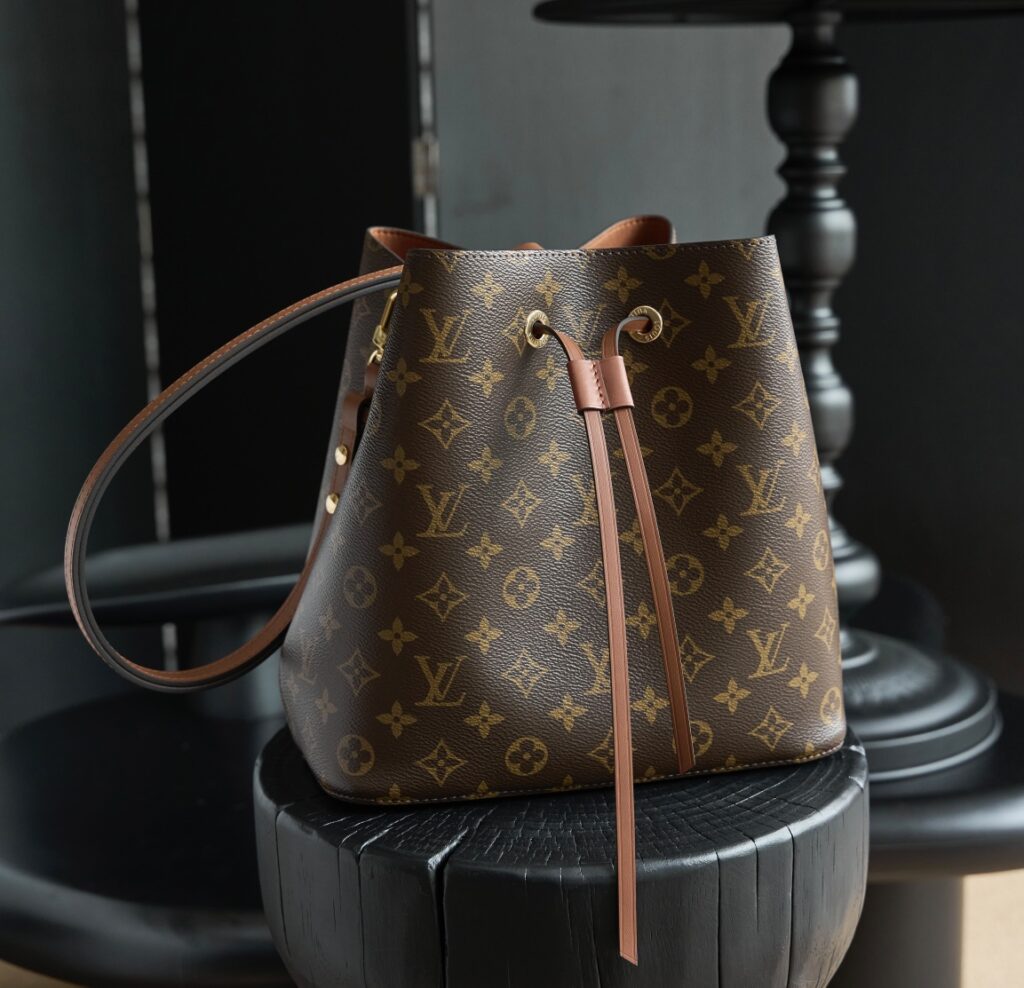 Bolsa Neonoe bucket em canvas Monogram 3