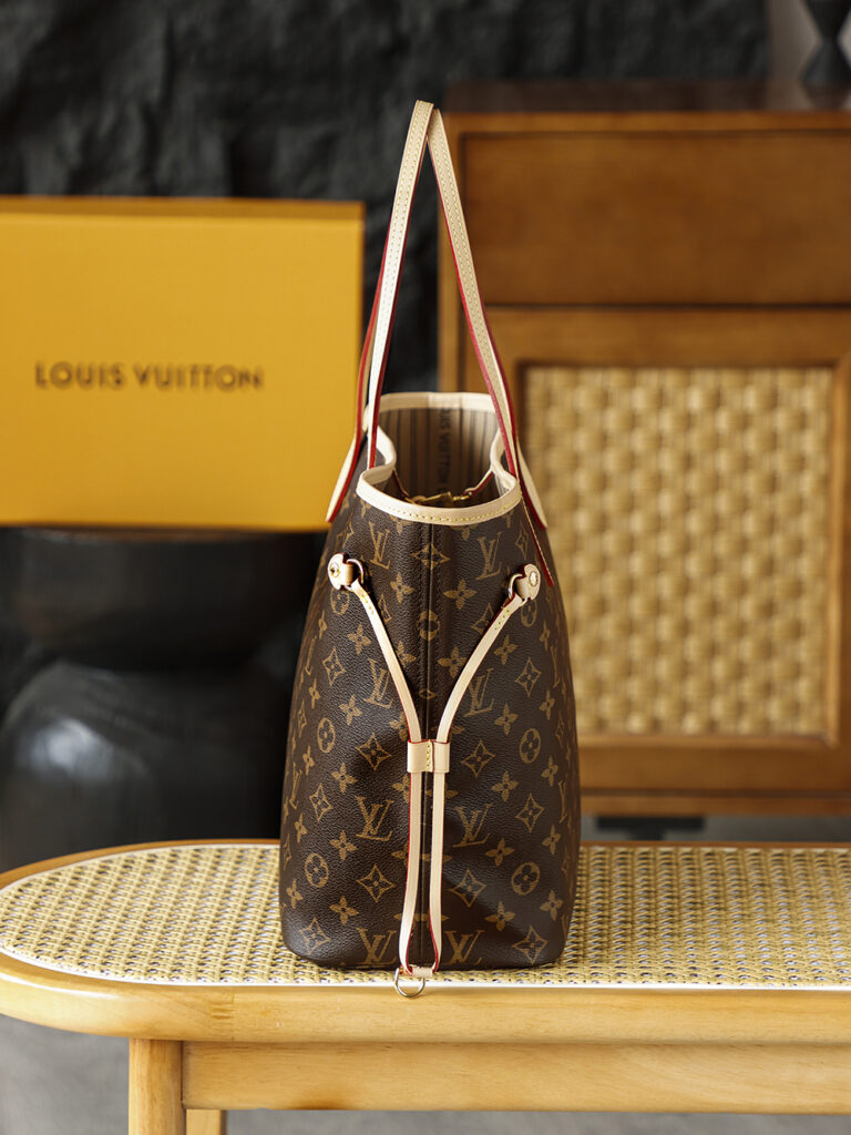 Bolsa Neverfull MM Monogram com interior bege 3