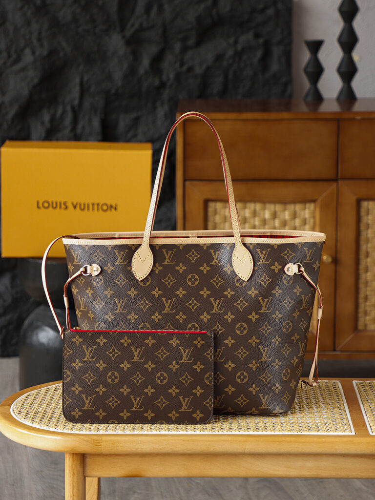Bolsa Neverfull MM Monogram com interior vermelho cereja 4