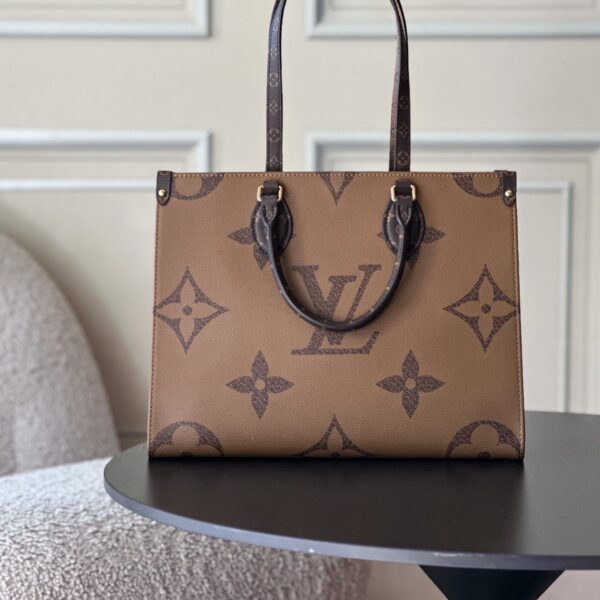 Bolsa Onthego MM em canvas Monogram Reverse 4