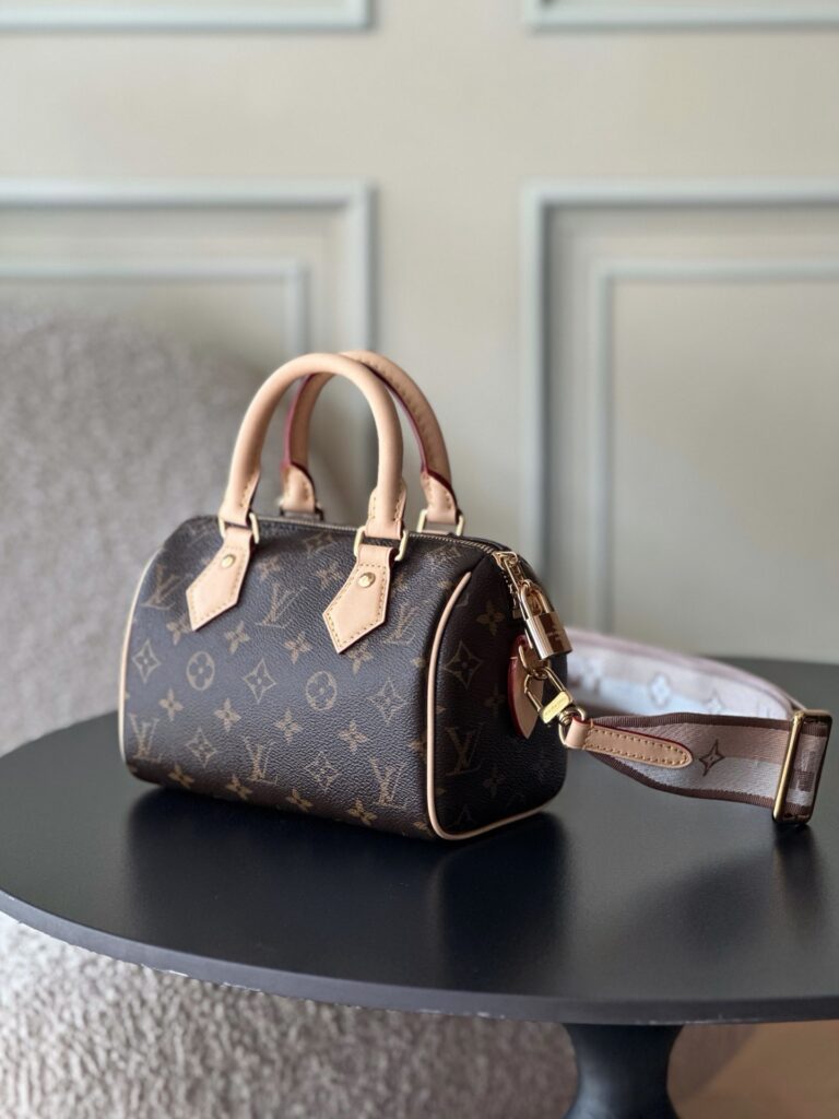 Bolsa Speedy Bandouliere 20 Monogram com alca larga 4