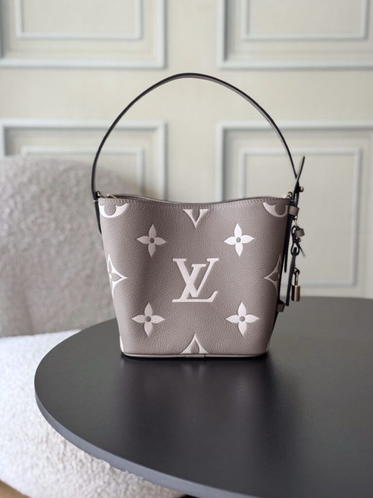 Bolsa All In BB Monogram Empreinte taupe e creme 4