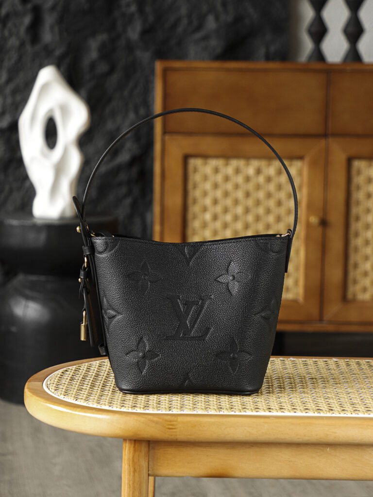 Bolsa All In BB Monogram Empreinte preta 4