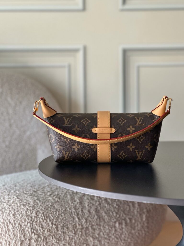 Bolsa Pochette Mia em canvas Monogram 4