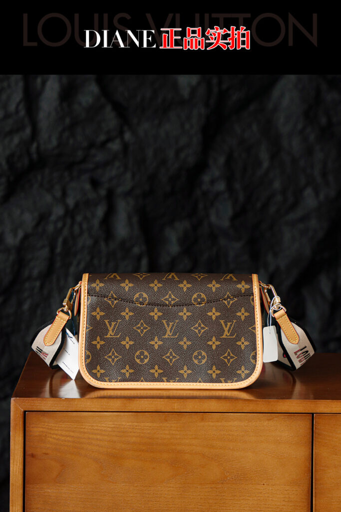 Bolsa Diane PM em canvas Monogram 4