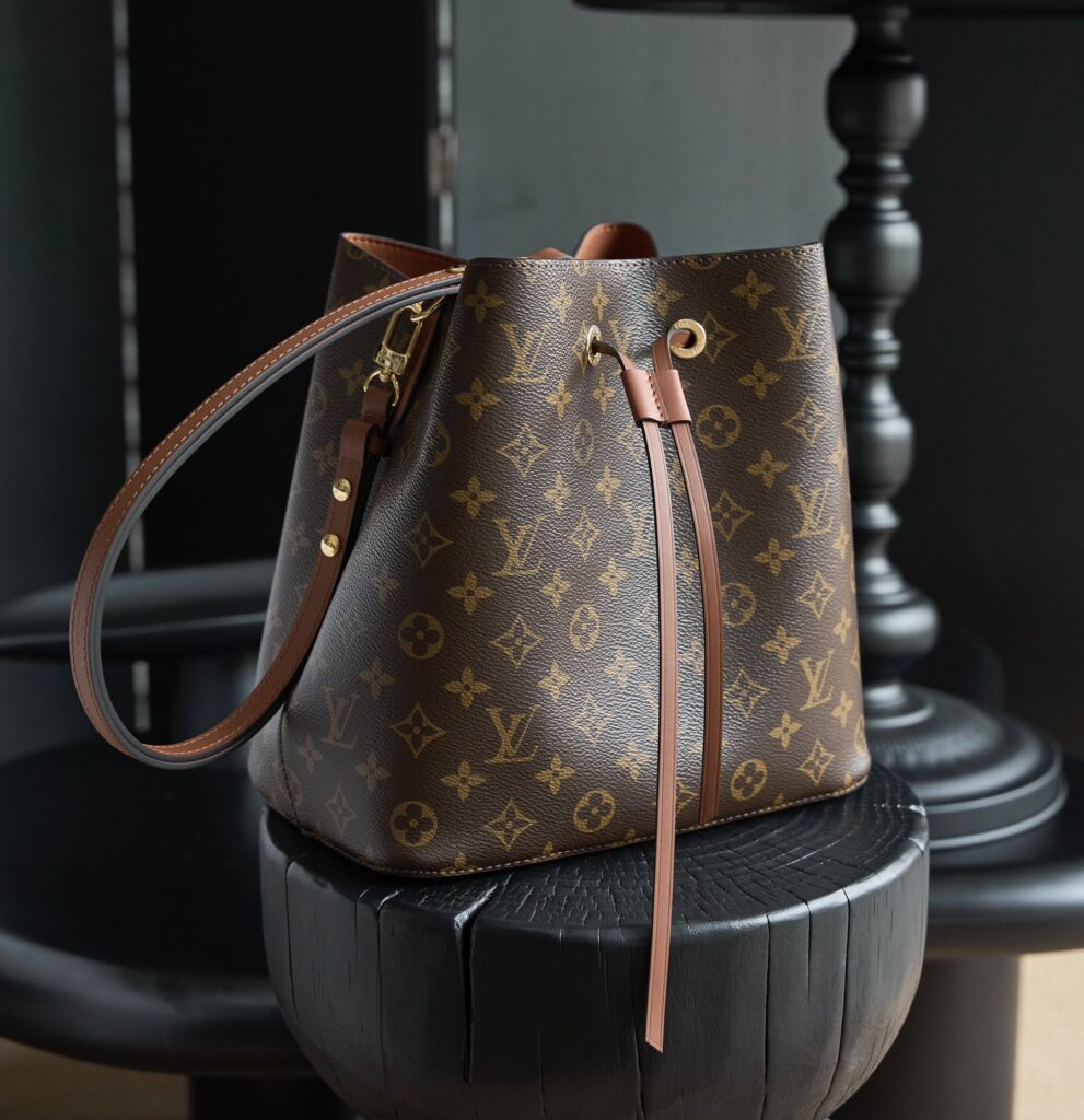 Bolsa Neonoe bucket em canvas Monogram 4