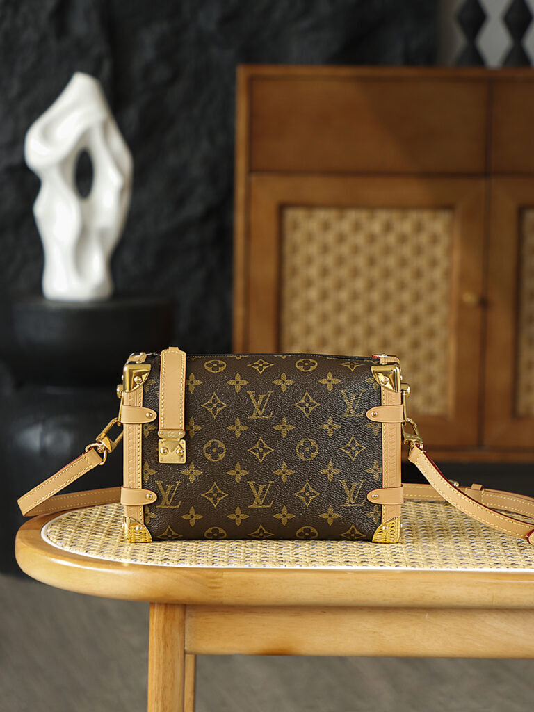 Bolsa Side Trunk MM em canvas Monogram 4