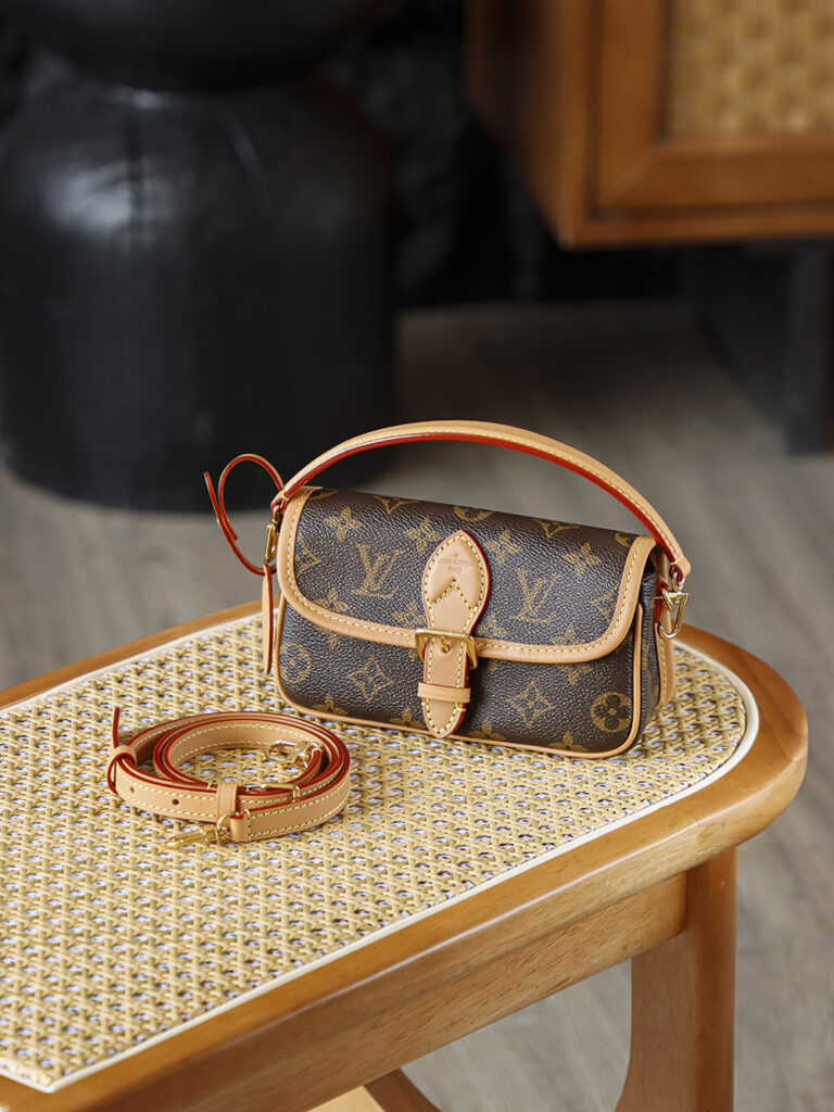 Bolsa Nano Diane em canvas Monogram 4