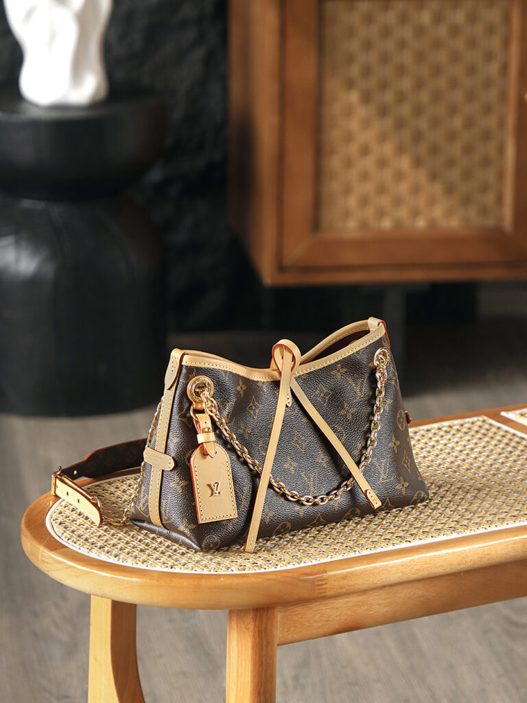 Bolsa CarryAll BB em canvas Monogram 4