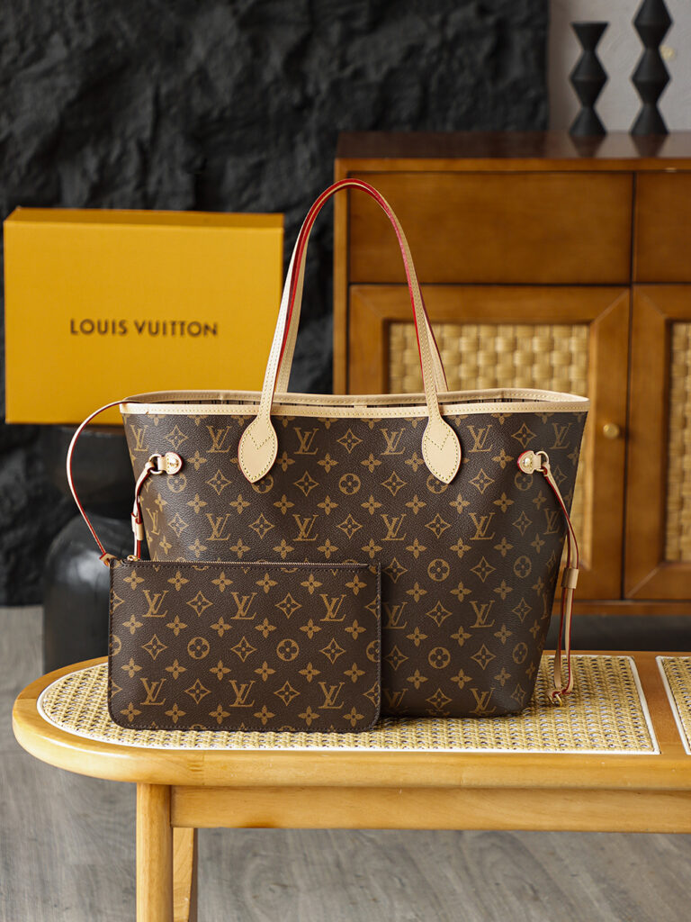 Bolsa Neverfull MM Monogram com interior bege 4