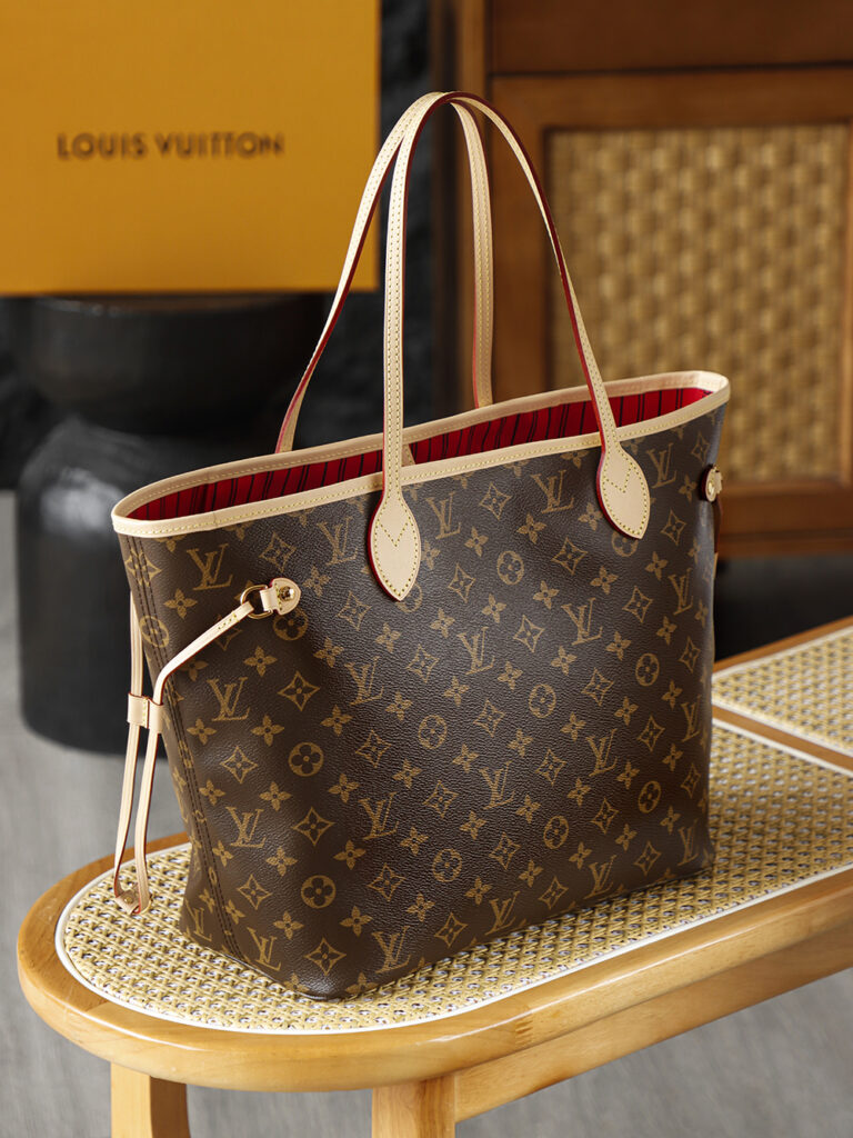 Bolsa Neverfull MM Monogram com interior vermelho cereja 5